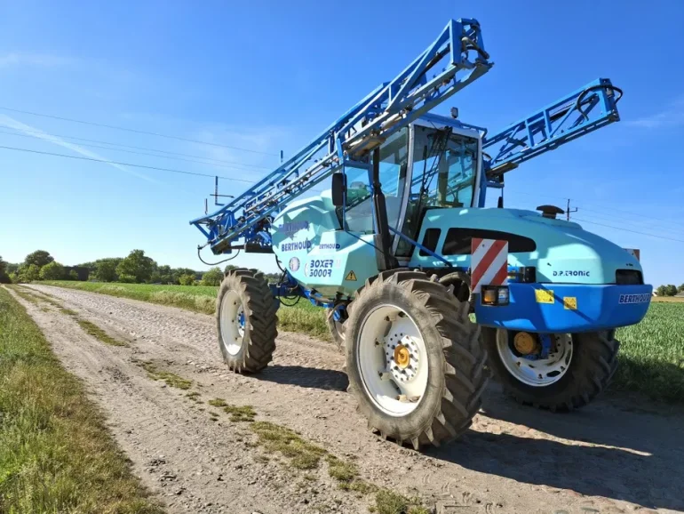 Opryskiwacz samojezdny Berthoud Boxer II 3000l 24/21m Iveco Jaskółki
