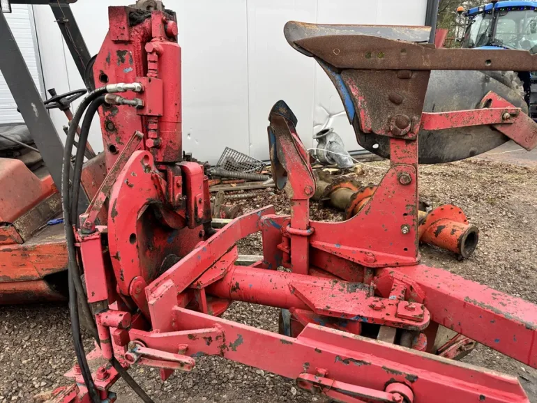 Pług 4 skibowy 3+1 obrotowy Massey Ferguson 715 overum kverneland