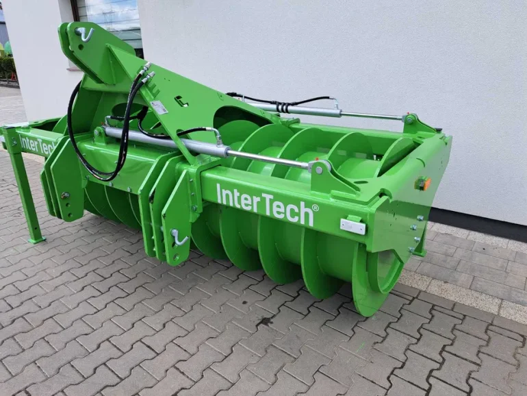 Wał dogniatający do pryzm INTER-TECH 3m z przesuwem pryzmowy