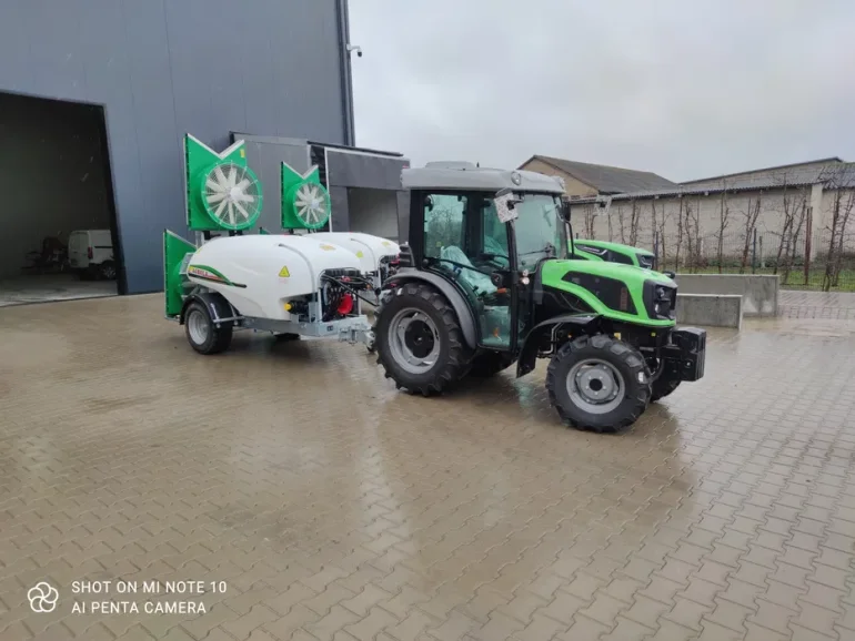 Opryskiwacz sadownicz Agrola 2000 v /Bravo 300
