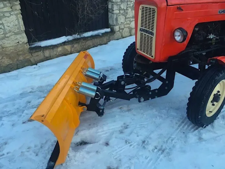 Pług Śnieżny do śniegu na płytę MF C-360 C-330 Kubota John Deere 2m