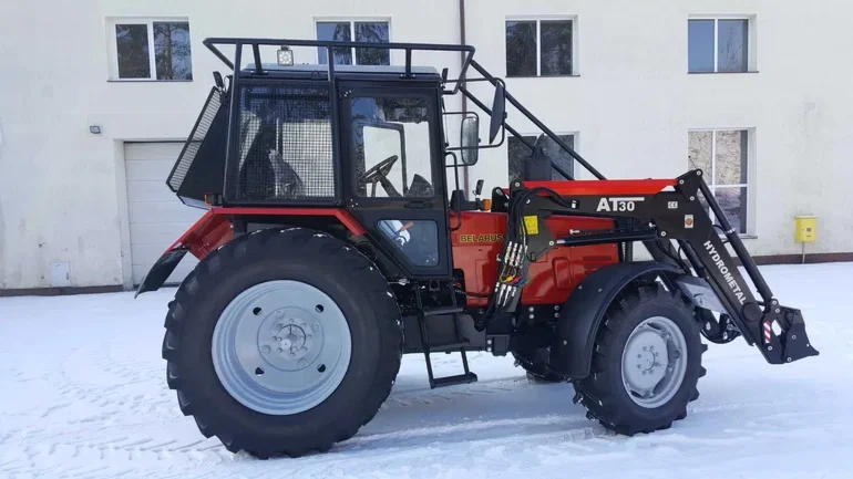 Ładowacz TUR AT-30 MTZ Belarus URSUS ZETOR New Holland JD FENDT