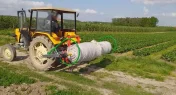 Zwijarka agrowłókniny Maszyna do zwijania folii Sadrim Truskawka kapu